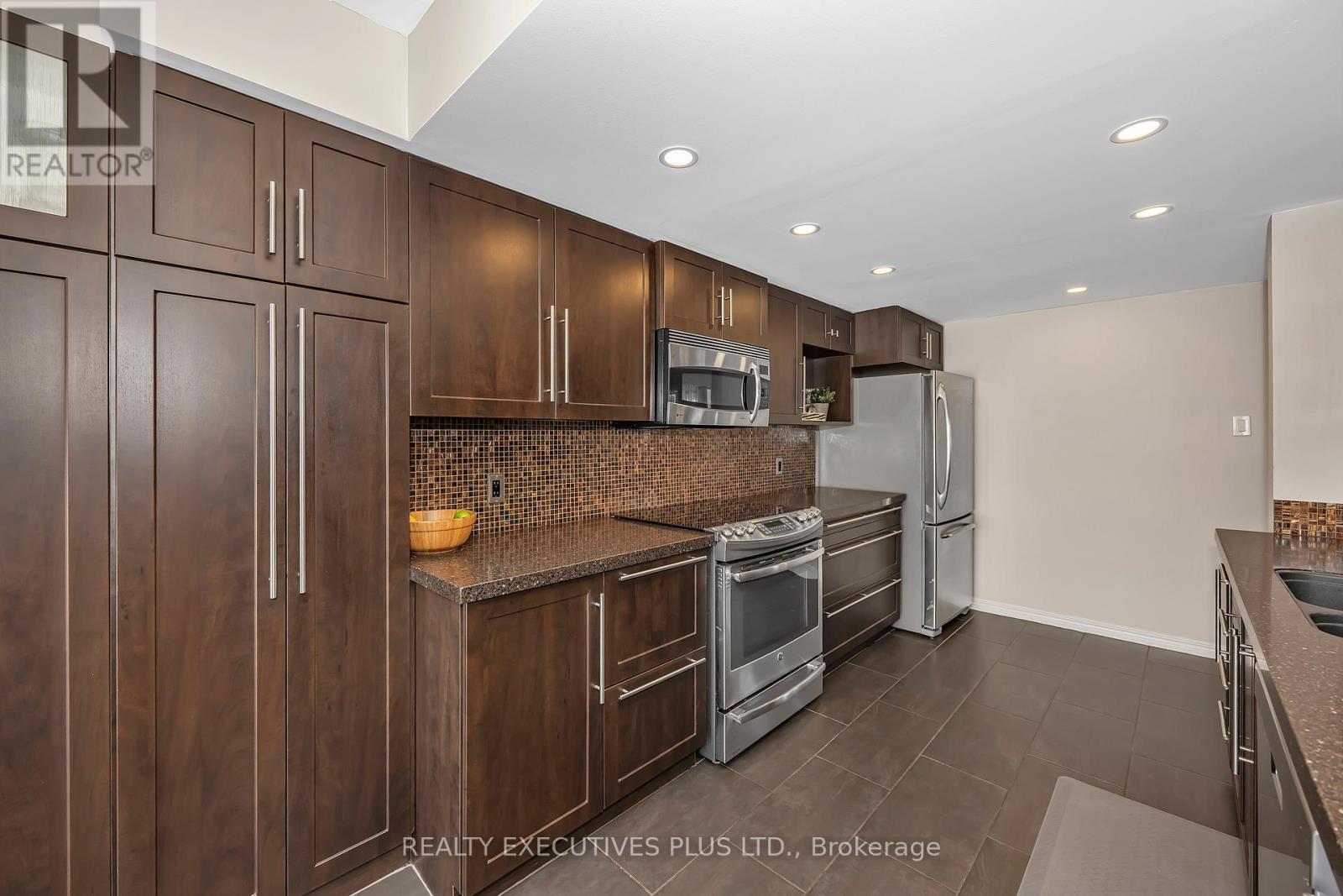 1611 MARLEY CRESCENT