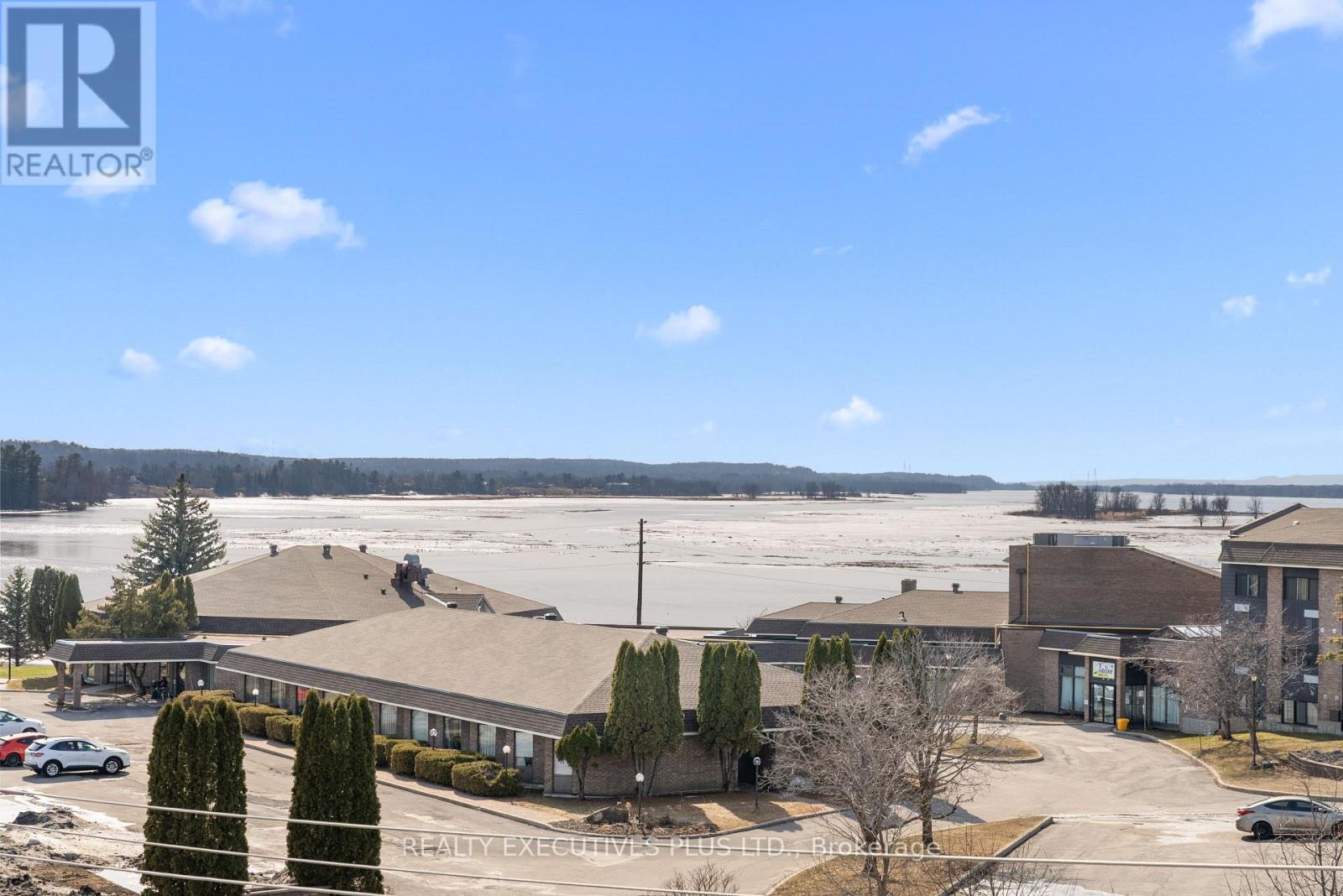 407 - 2921 LAURIER STREET