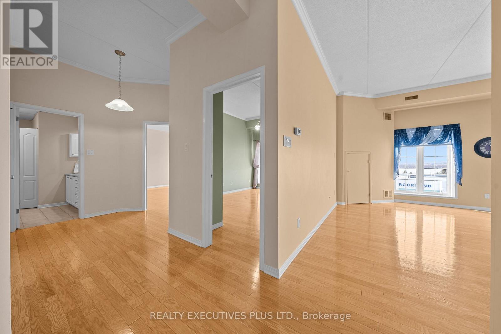 407 - 2921 LAURIER STREET