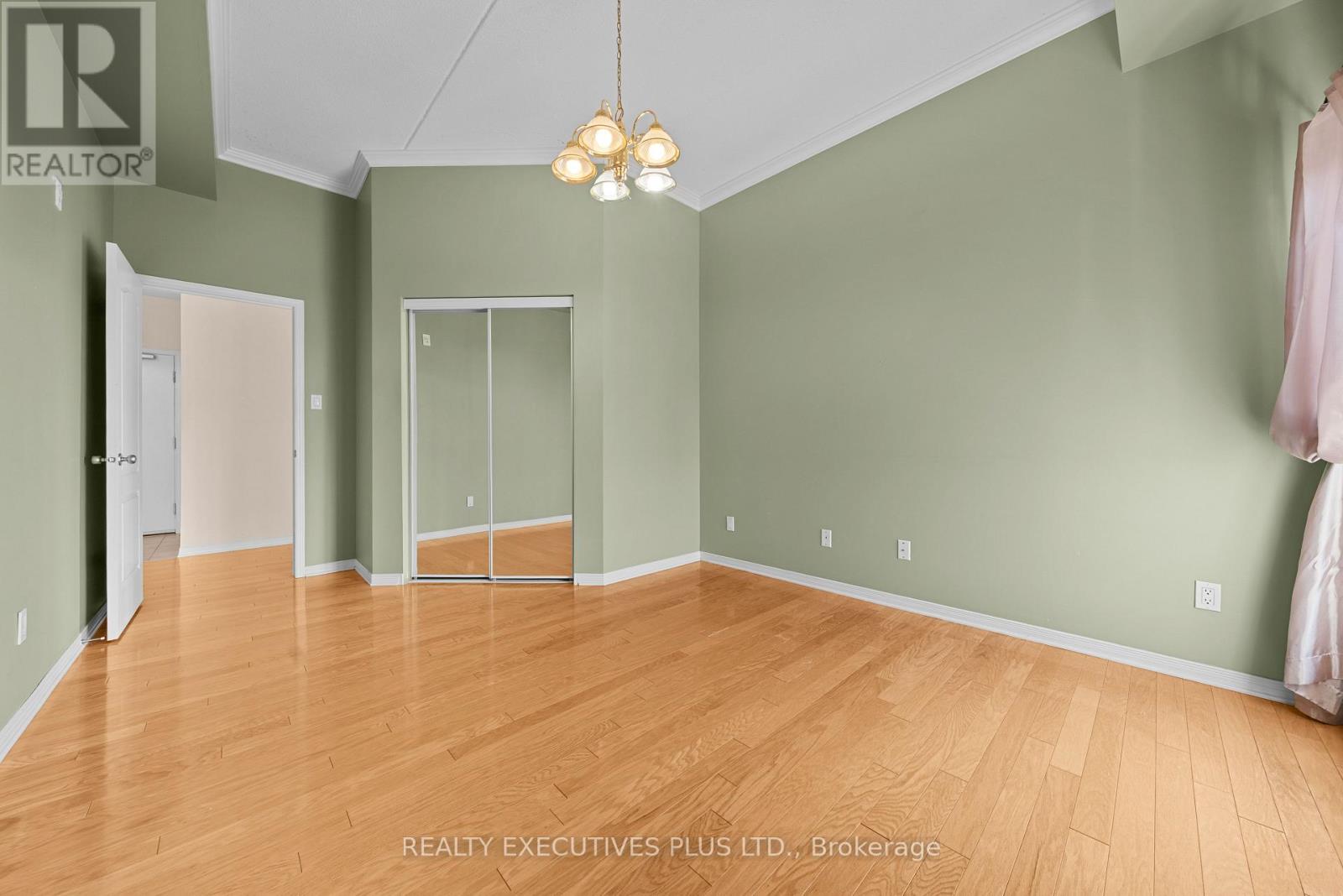 407 - 2921 LAURIER STREET