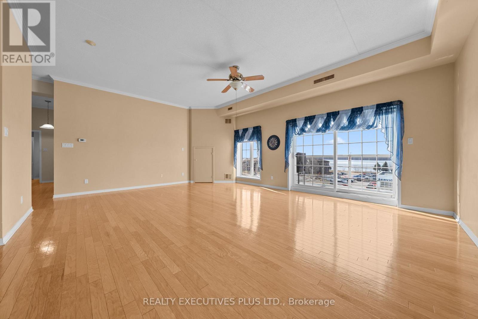 407 - 2921 LAURIER STREET