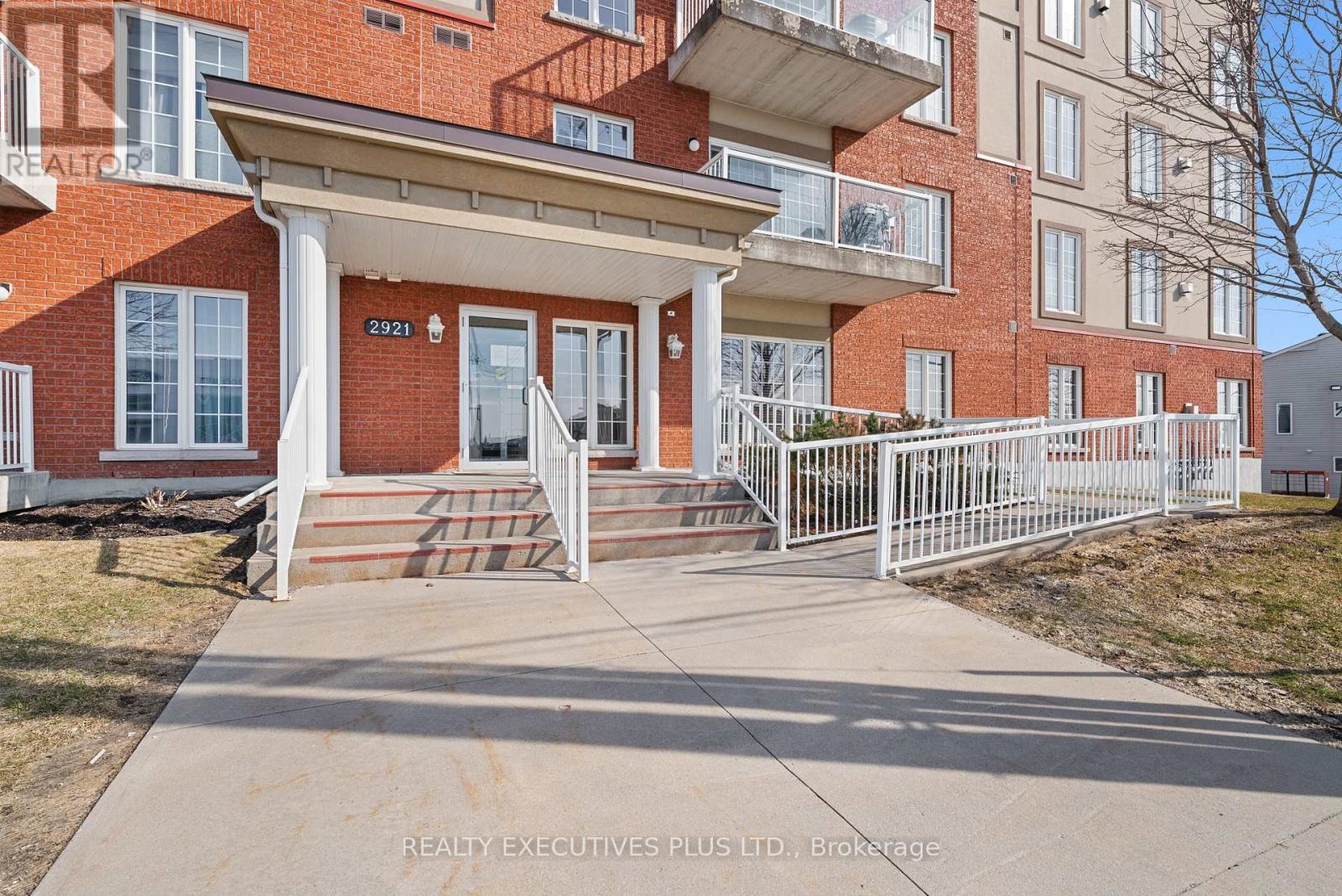 407 - 2921 LAURIER STREET