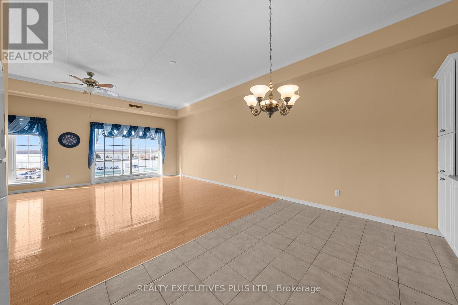 407 - 2921 LAURIER STREET