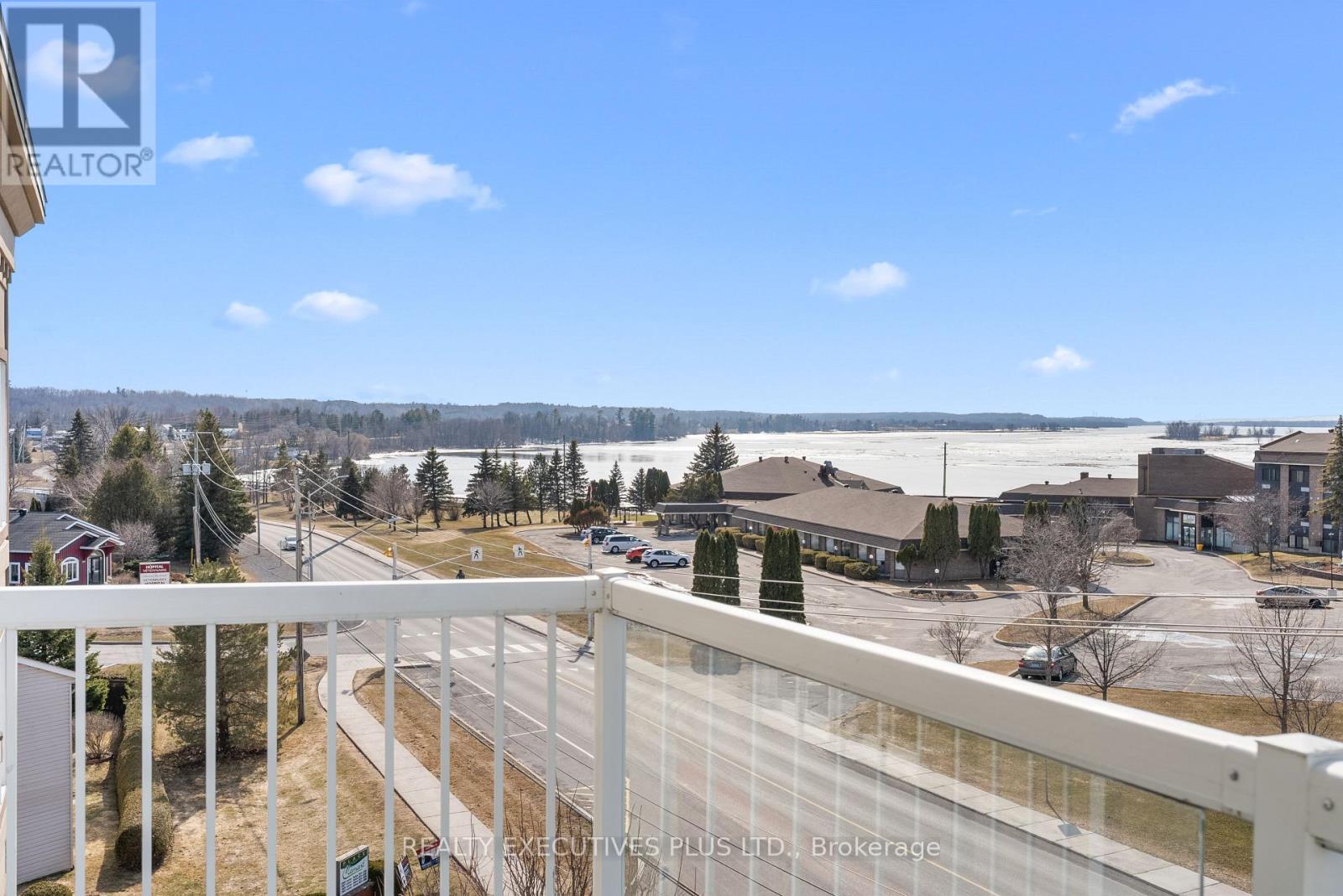 407 - 2921 LAURIER STREET