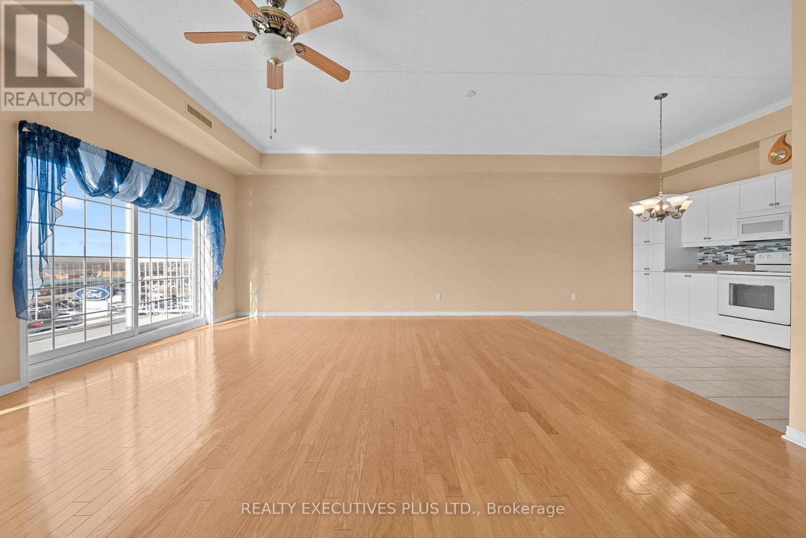 407 - 2921 LAURIER STREET