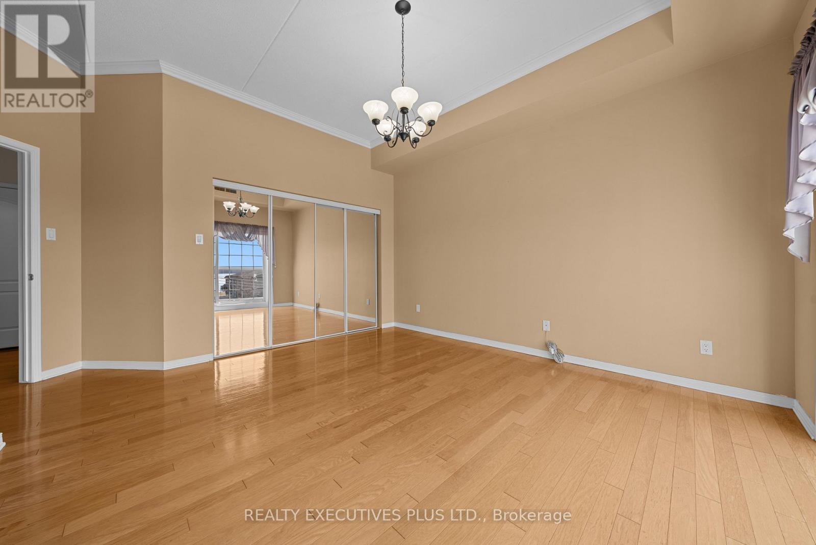 407 - 2921 LAURIER STREET