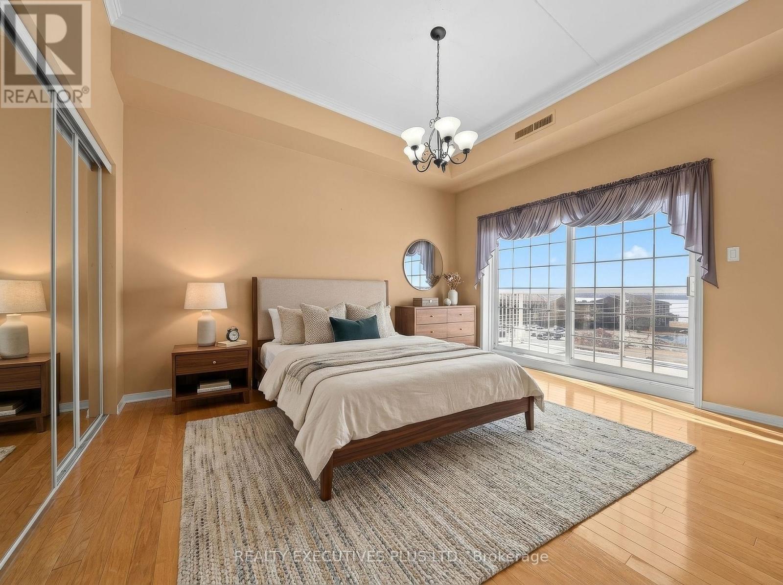 407 - 2921 LAURIER STREET