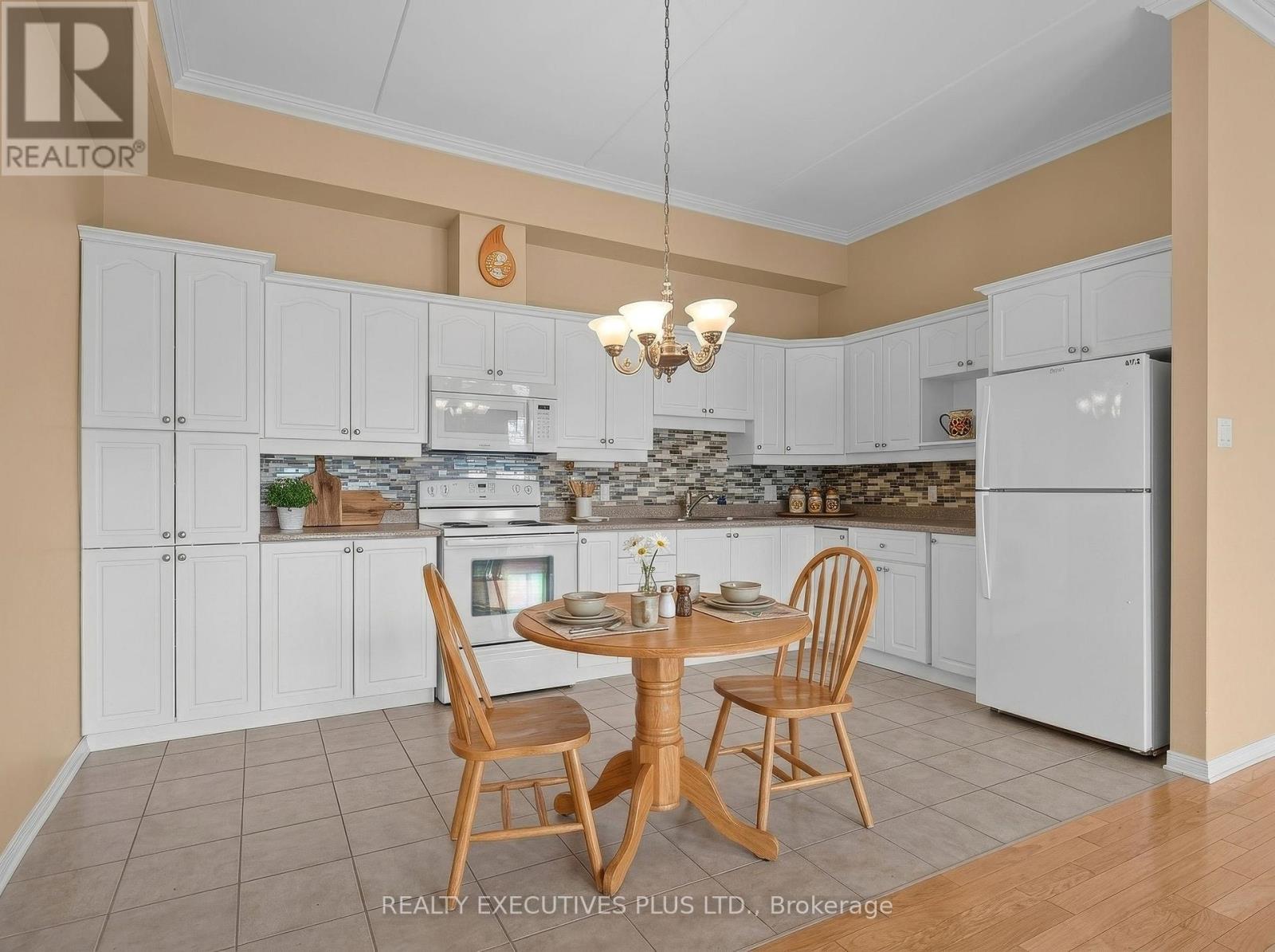 407 - 2921 LAURIER STREET