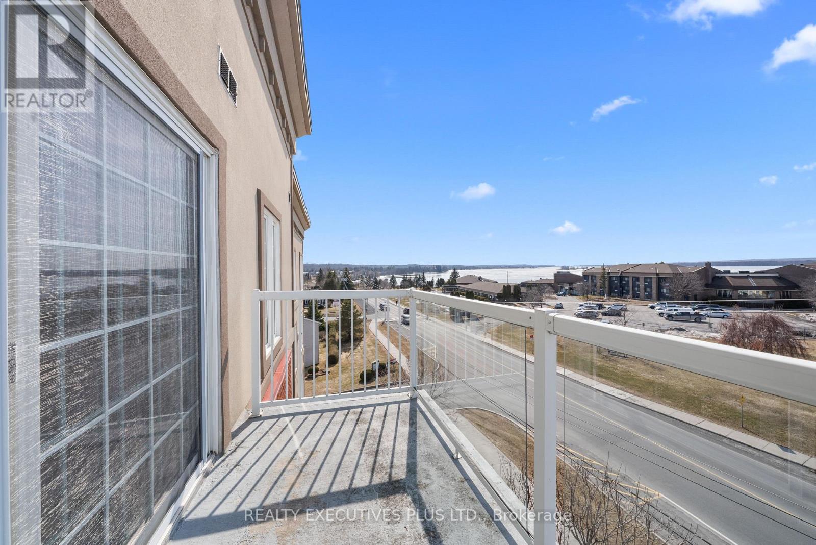 407 - 2921 LAURIER STREET