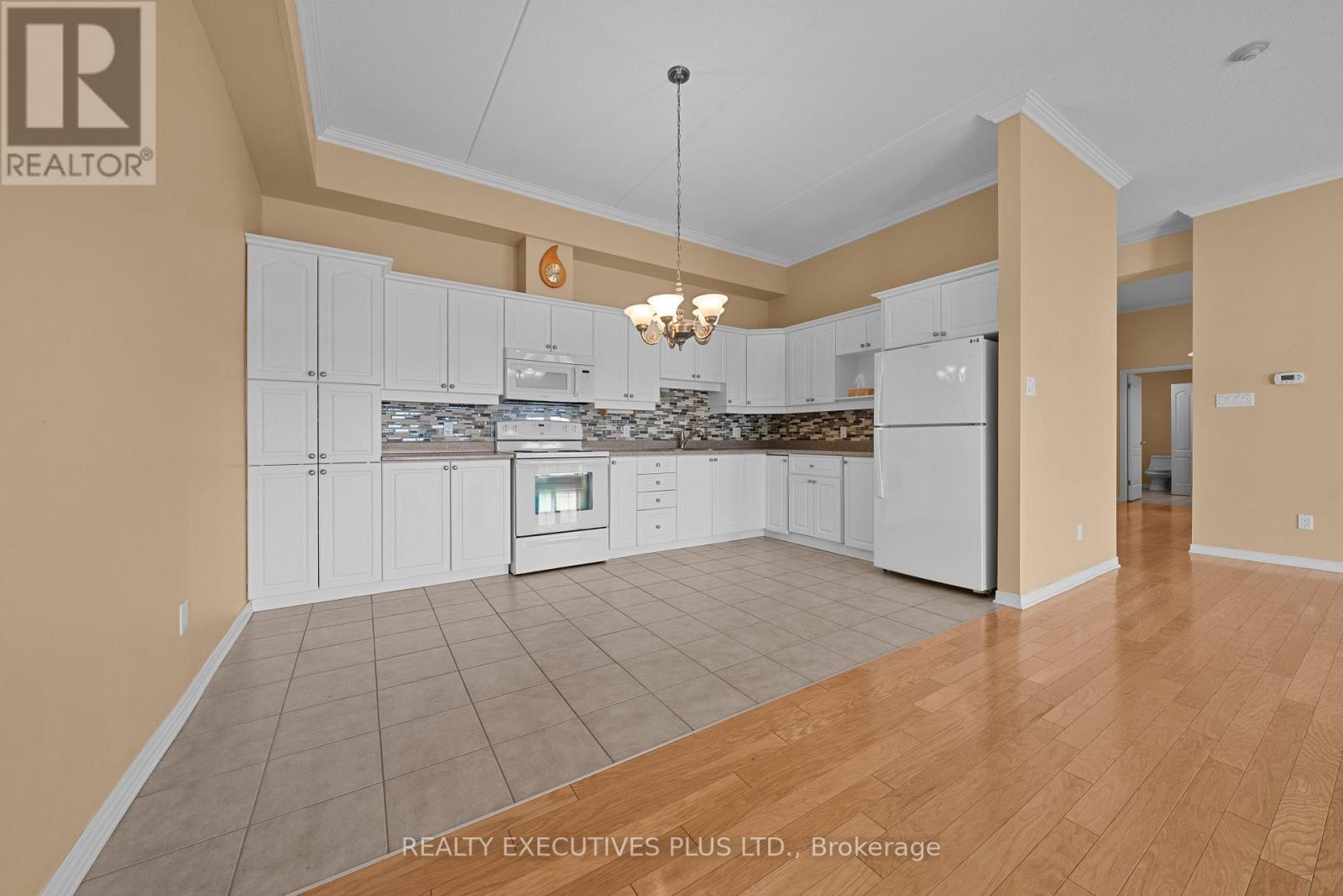 407 - 2921 LAURIER STREET