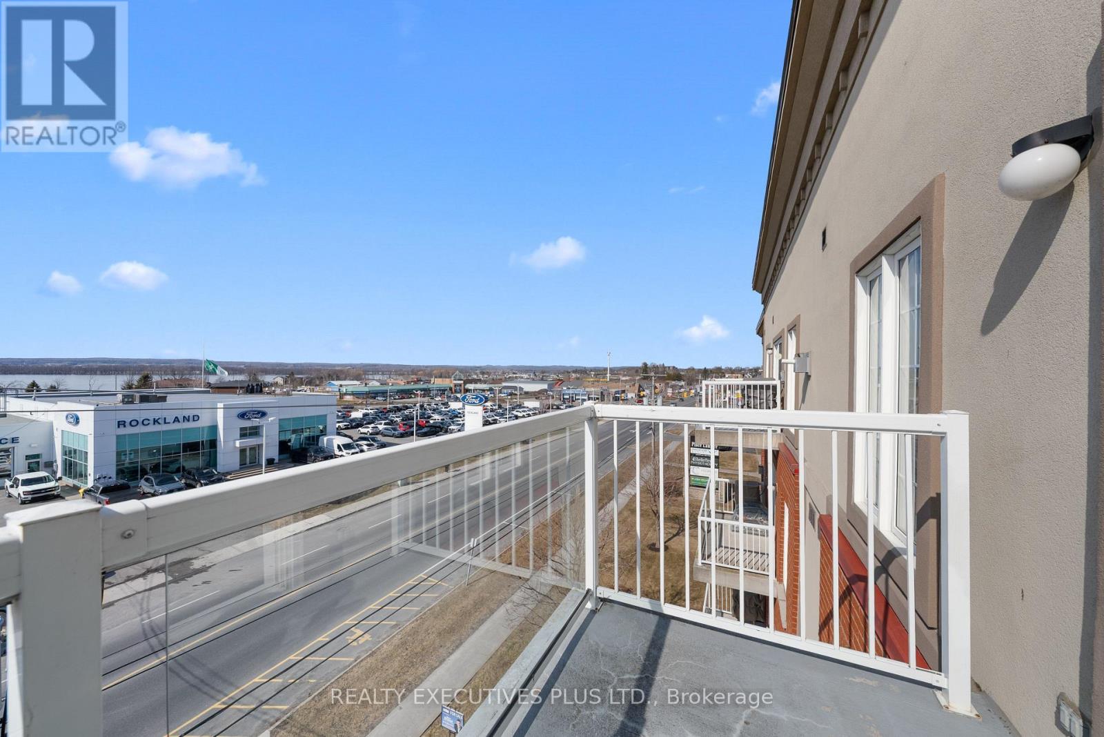 407 - 2921 LAURIER STREET