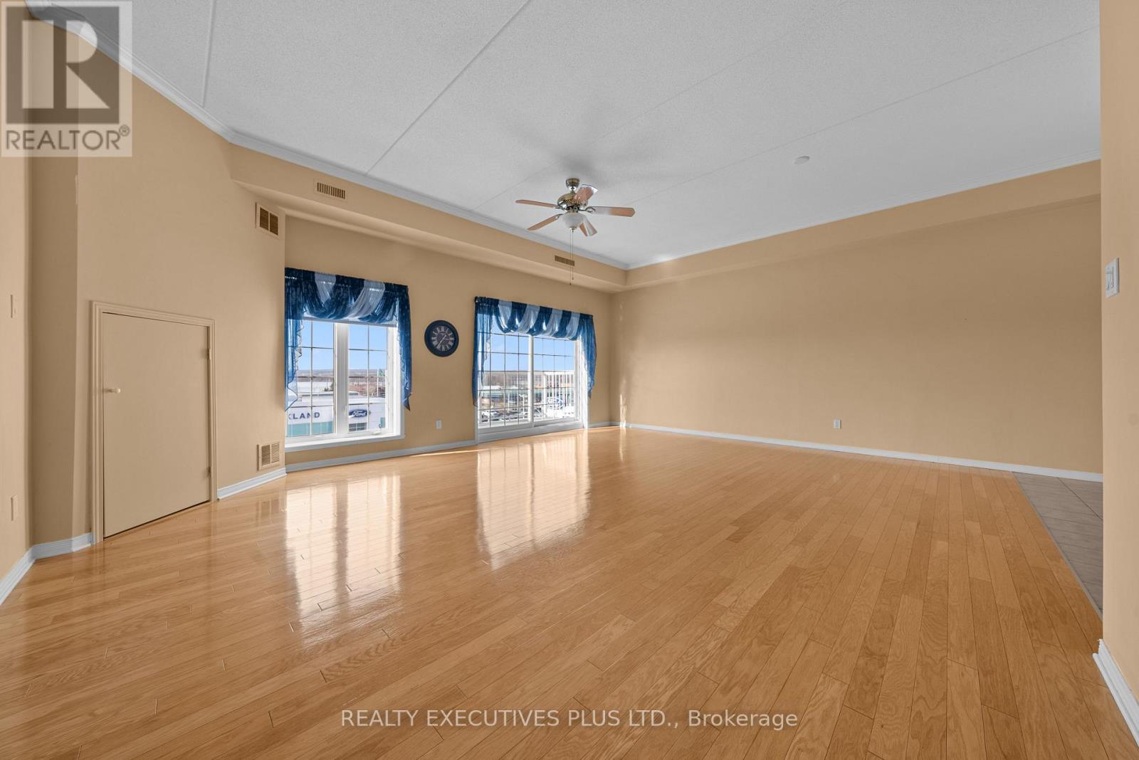 407 - 2921 LAURIER STREET