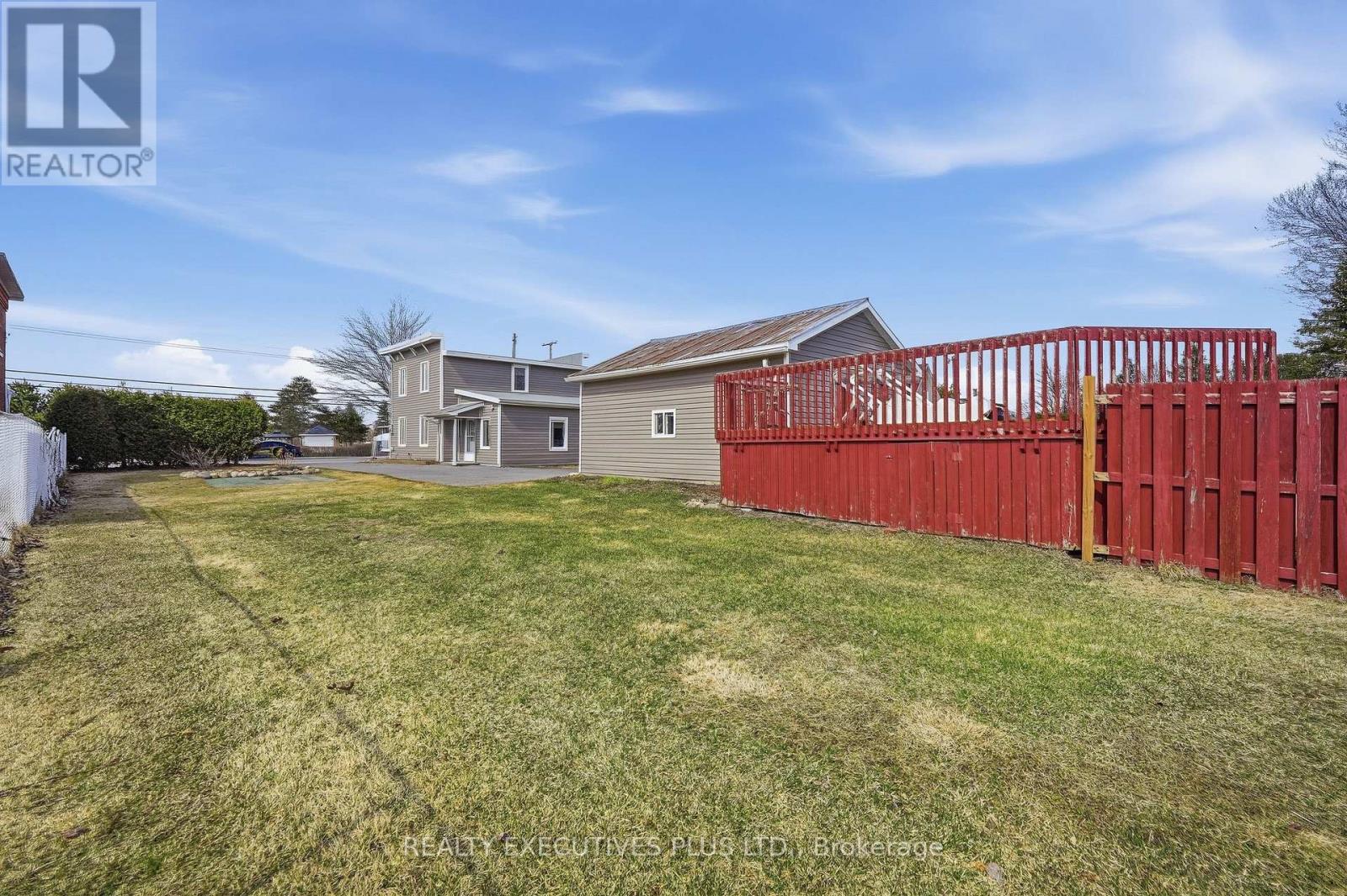 3721 CHAMPLAIN STREET