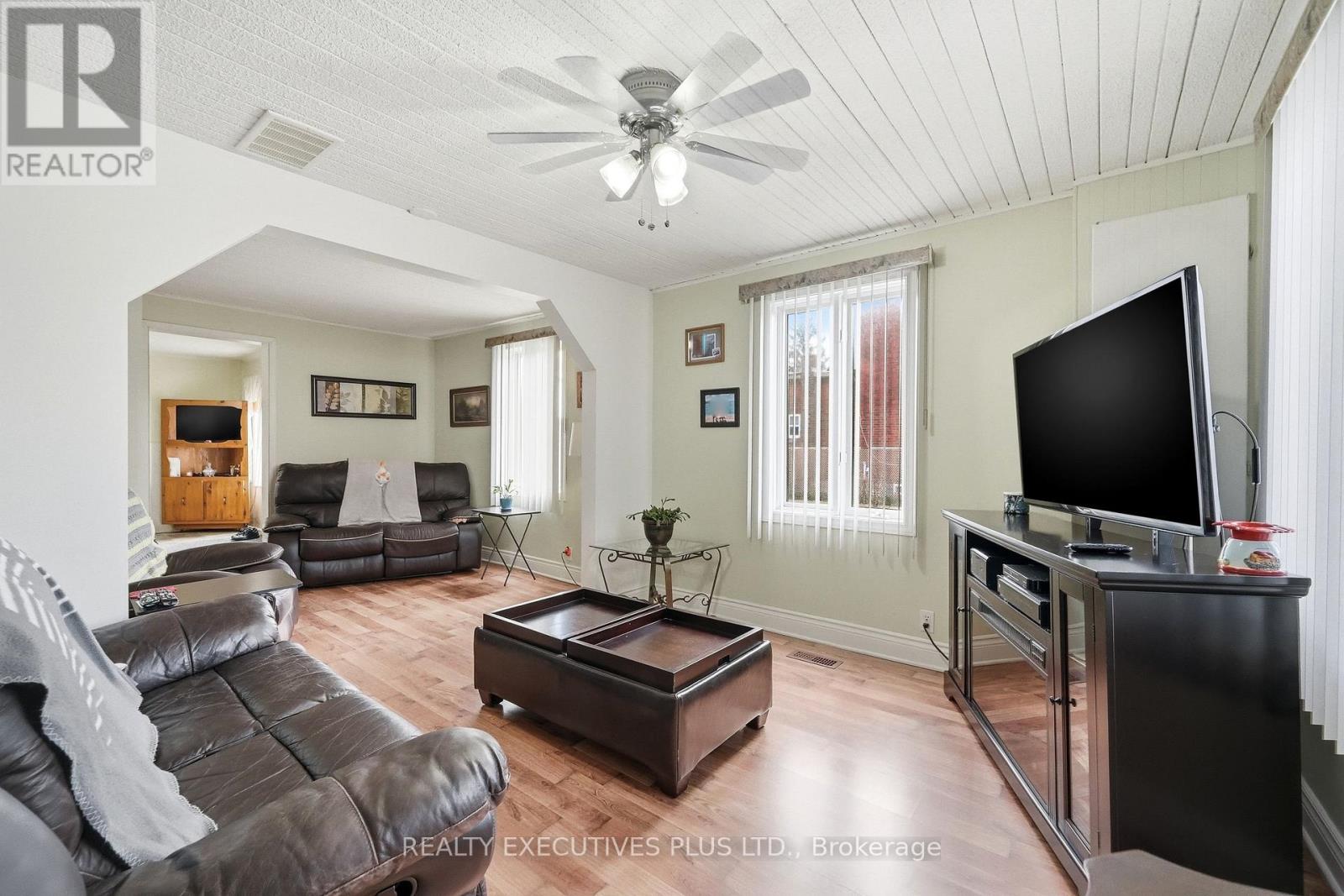 3721 CHAMPLAIN STREET