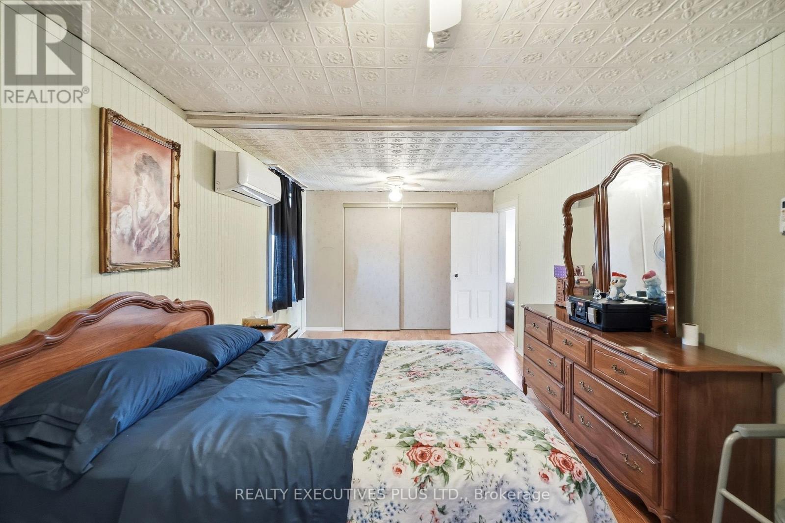 3721 CHAMPLAIN STREET