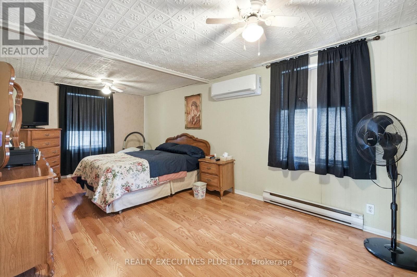 3721 CHAMPLAIN STREET