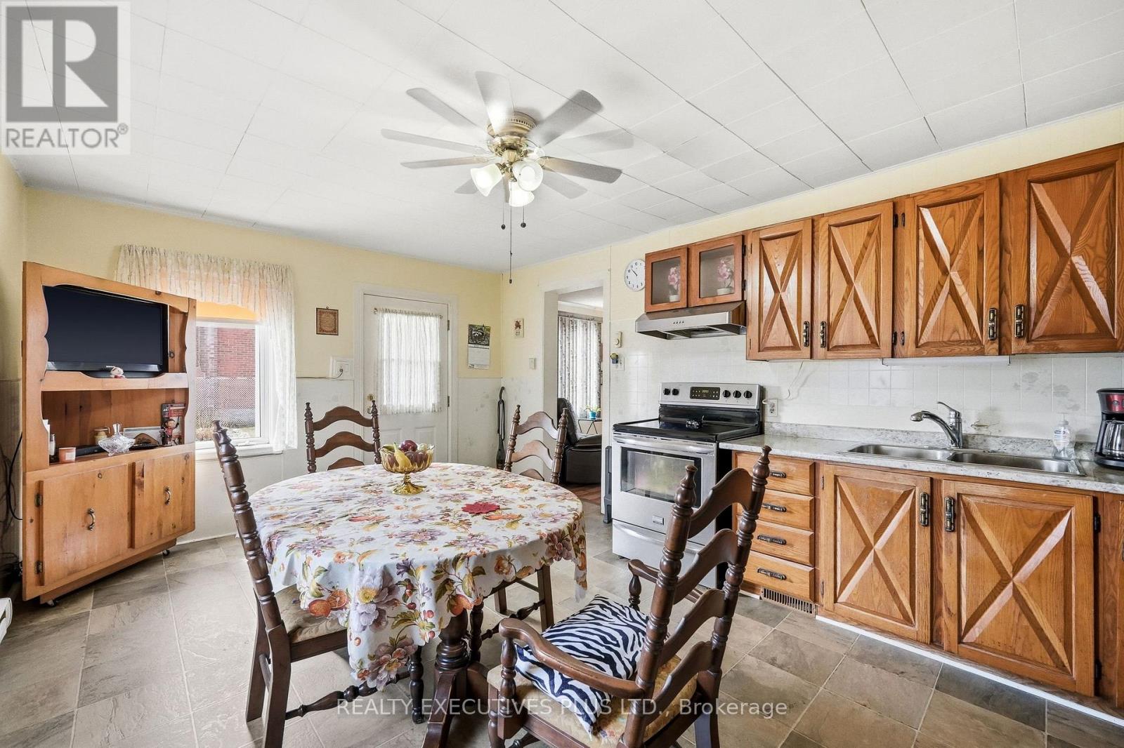 3721 CHAMPLAIN STREET