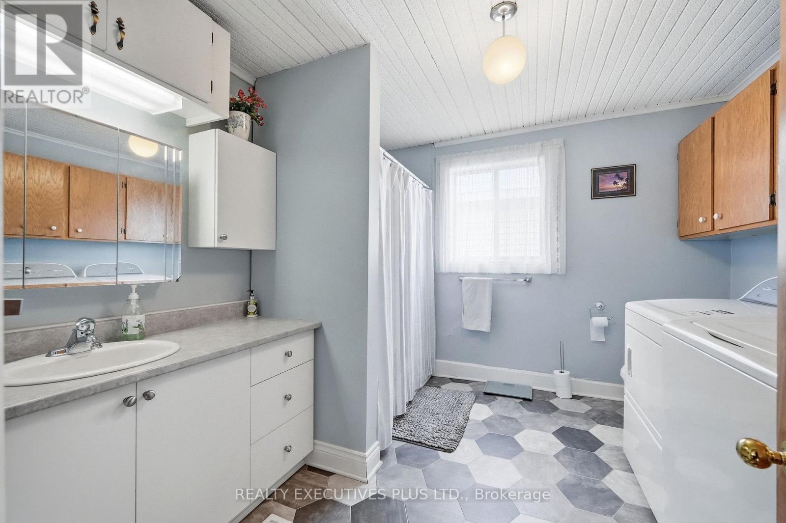 3721 CHAMPLAIN STREET