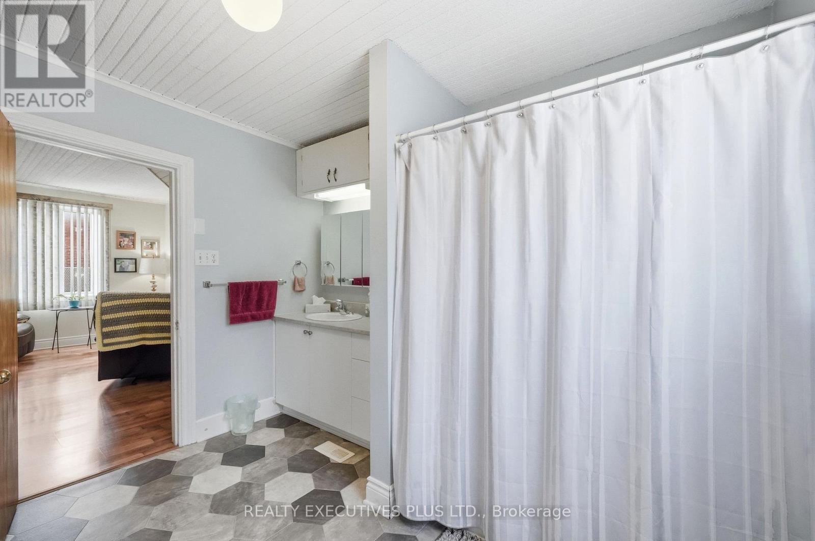 3721 CHAMPLAIN STREET