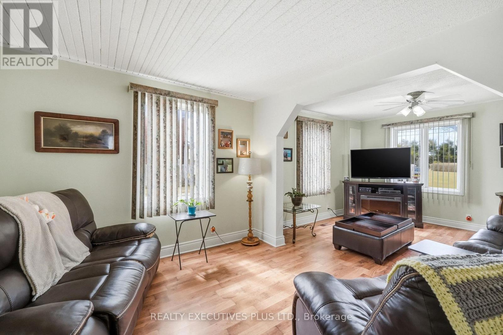 3721 CHAMPLAIN STREET