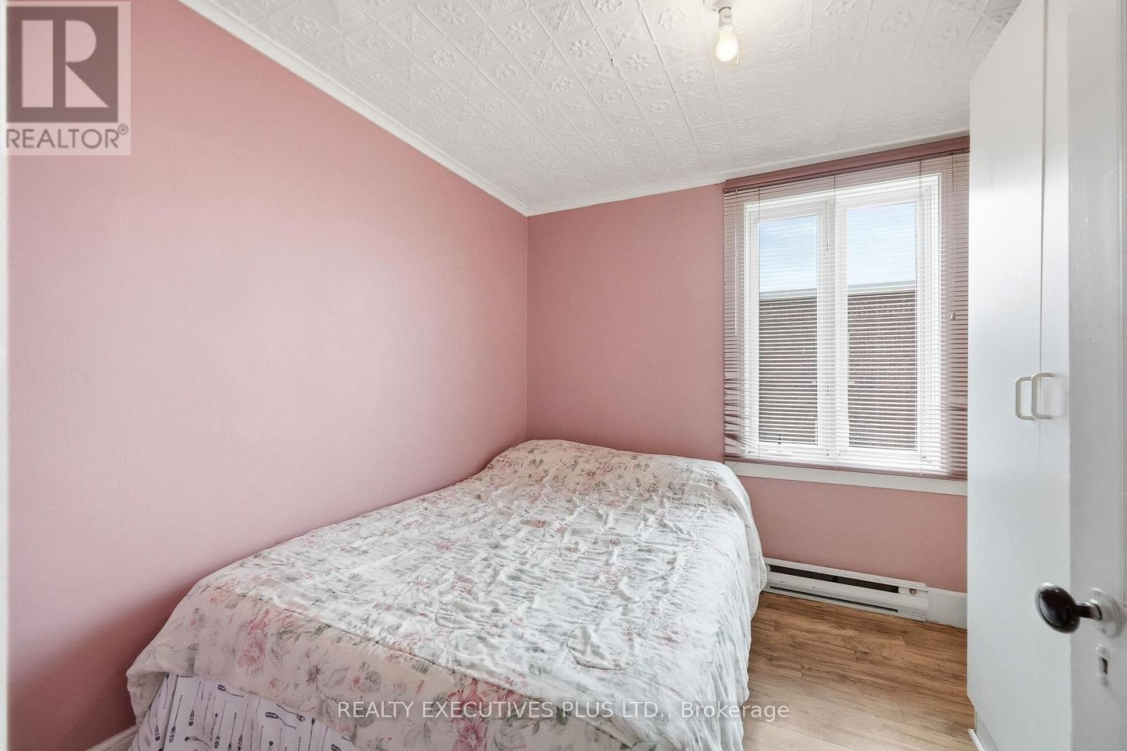 3721 CHAMPLAIN STREET