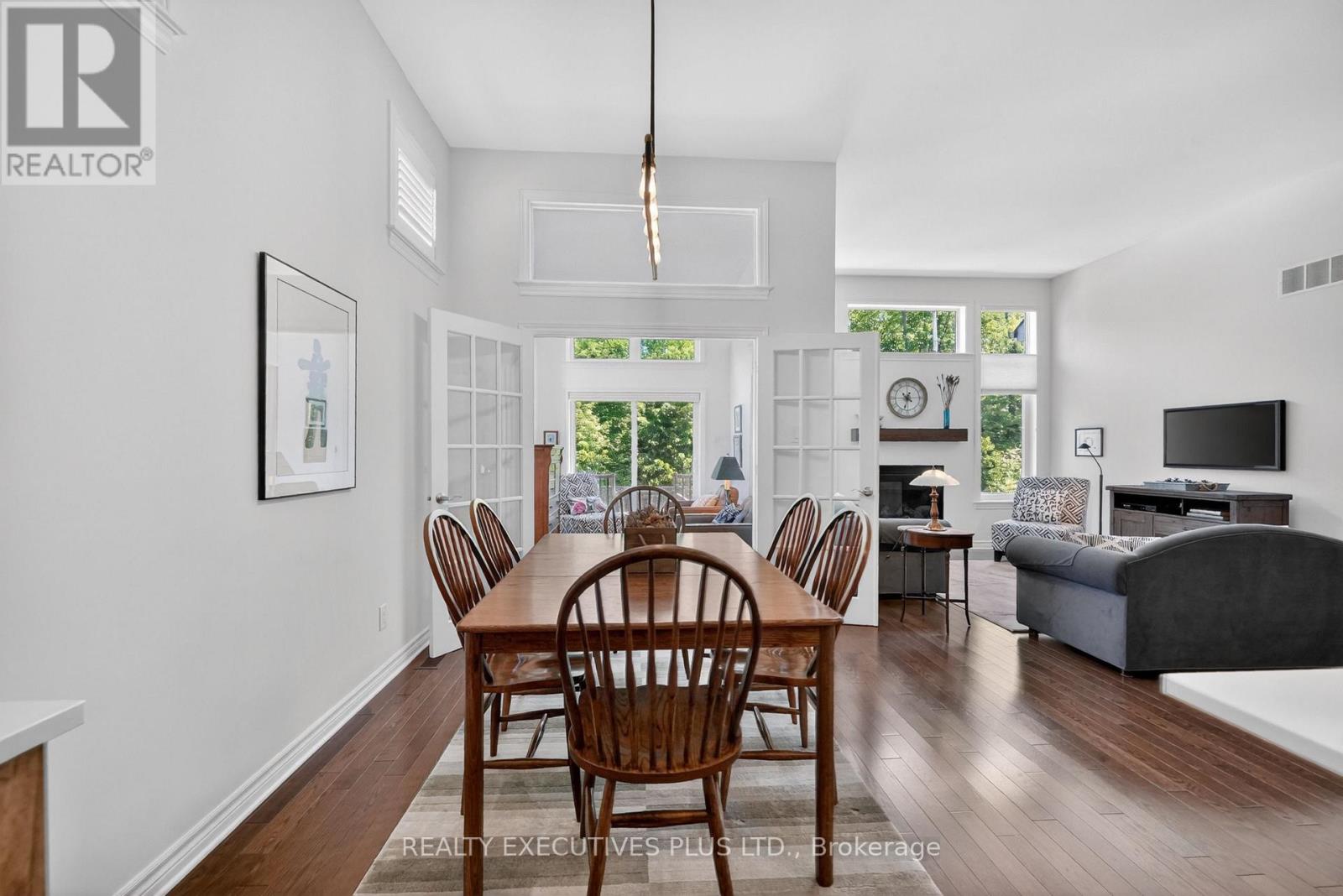 738 DU RIVAGE STREET
