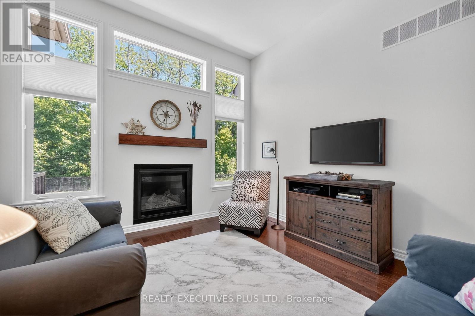 738 DU RIVAGE STREET