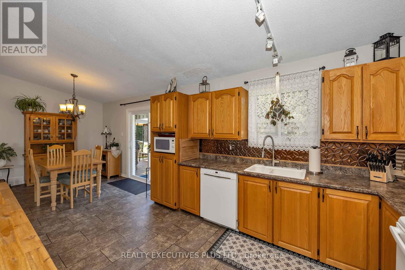 3896 SCHNUPP ROAD W