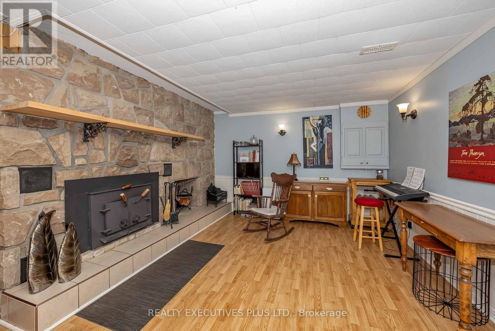 3896 SCHNUPP ROAD W