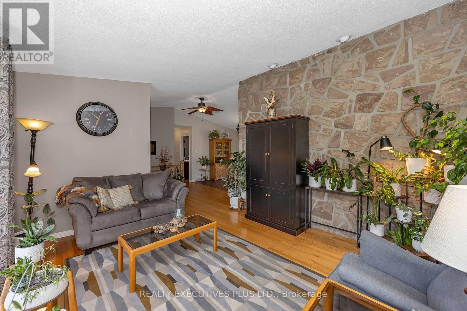 3896 SCHNUPP ROAD W