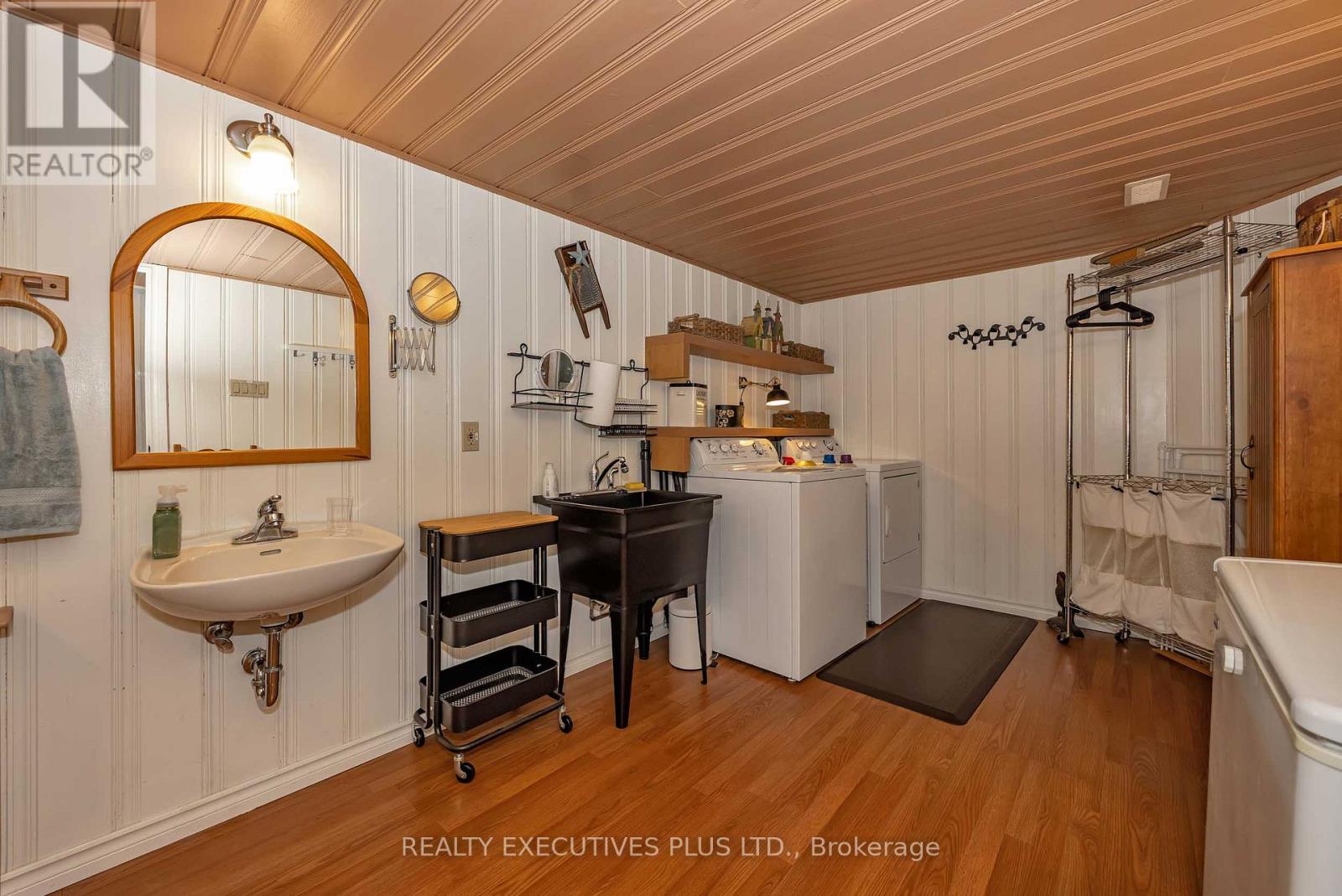 3896 SCHNUPP ROAD W