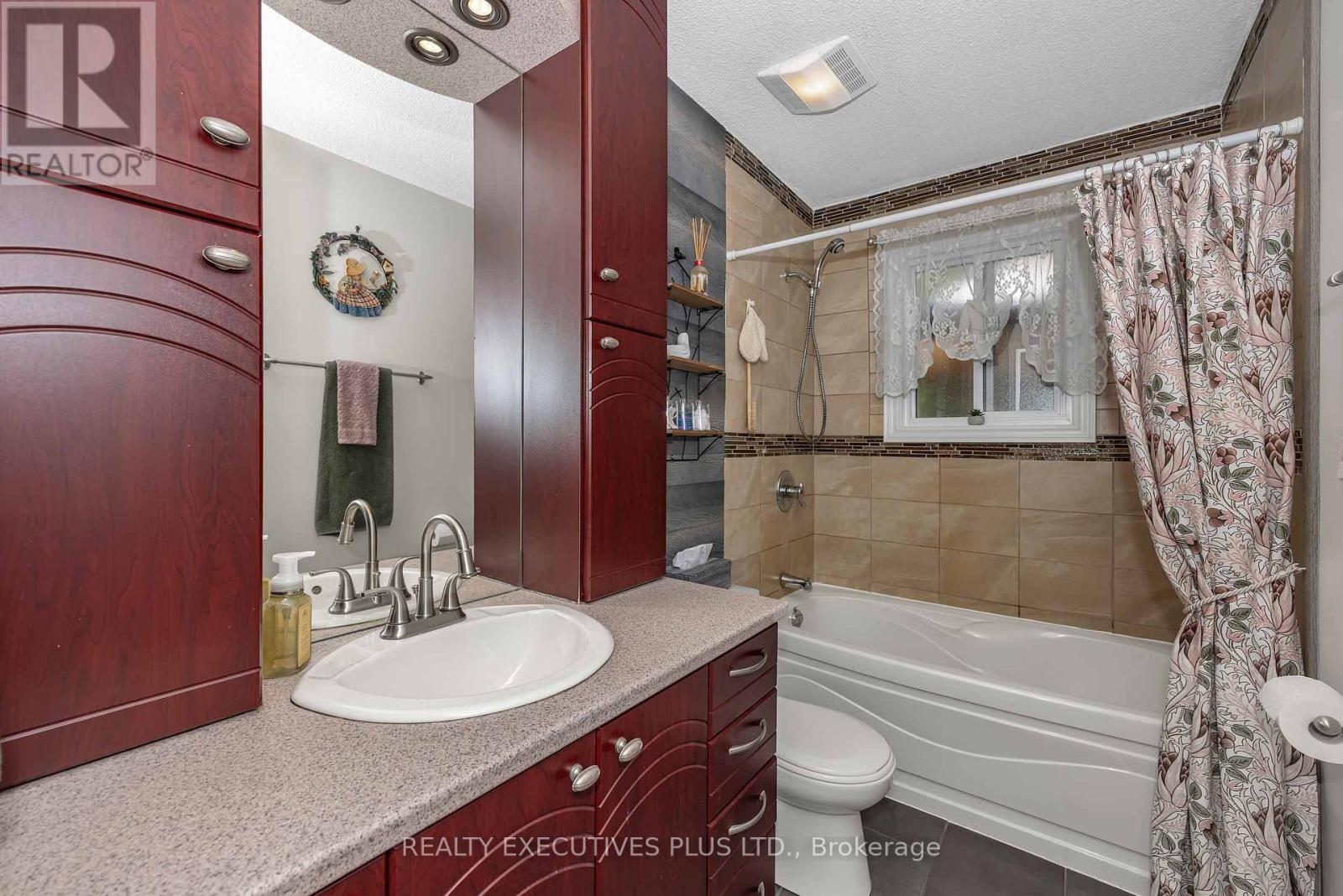 3896 SCHNUPP ROAD W