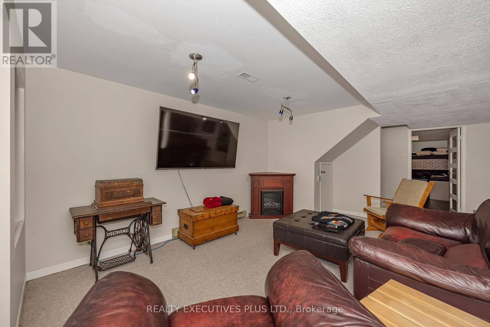 1649 TUPELLO WAY
