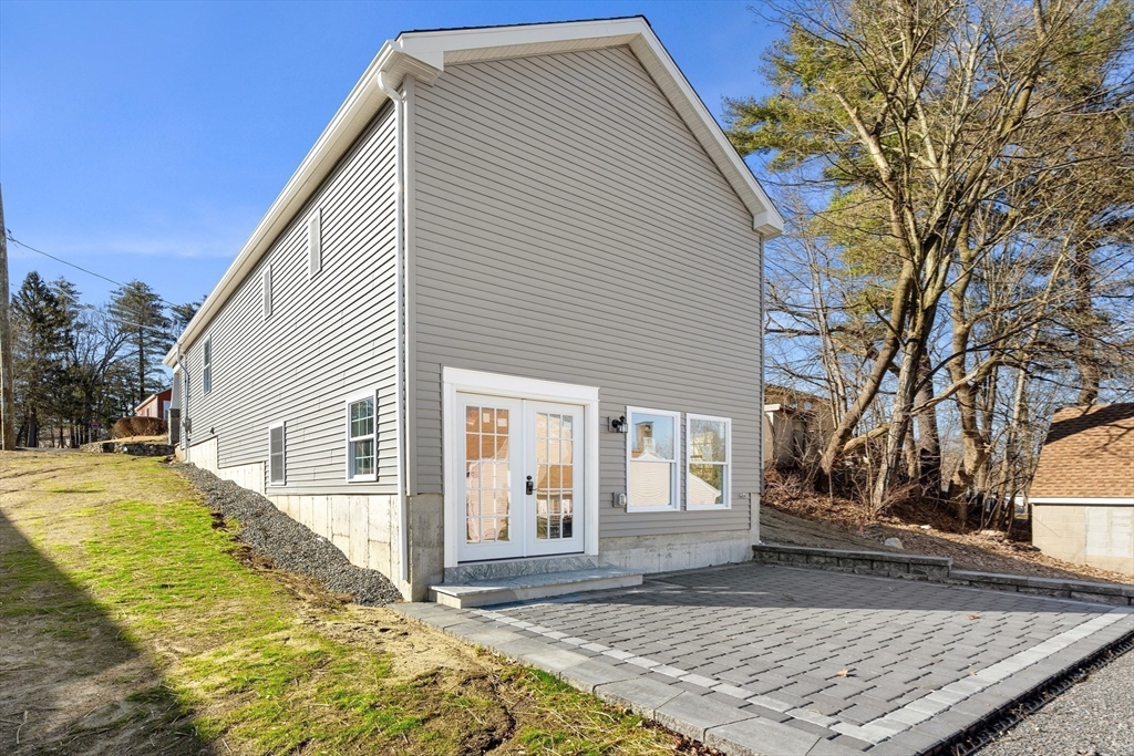 42 Hillside Ave