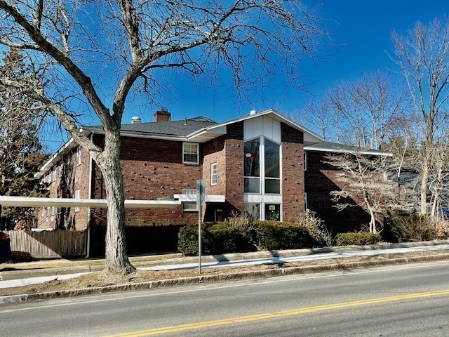 881 Main St # 4