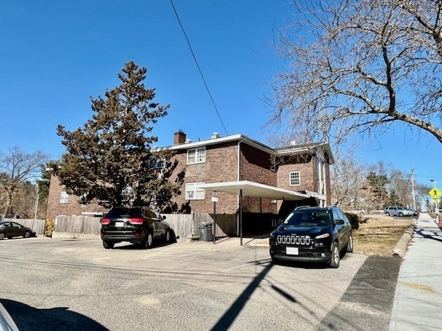 881 Main St # 4