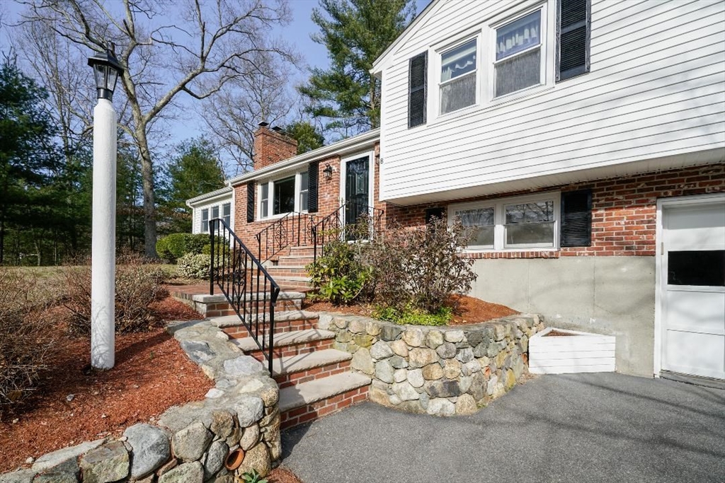 8 Arnold Drive