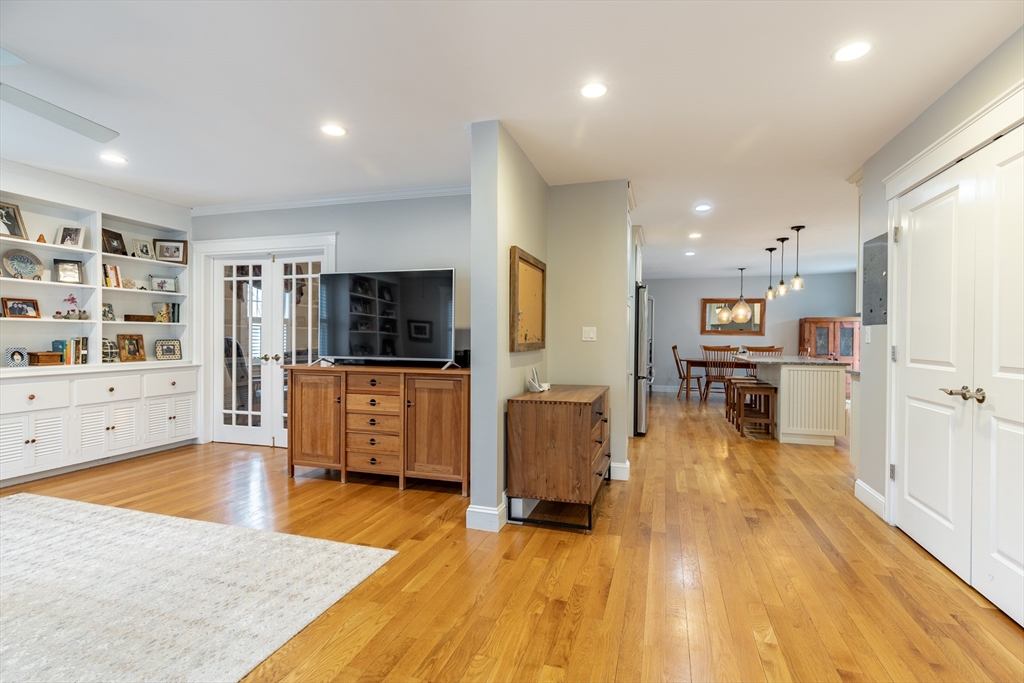 360A Pond Street