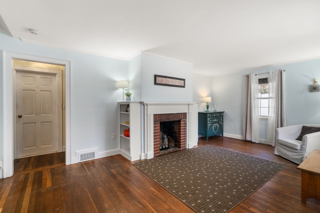 93 Pine St