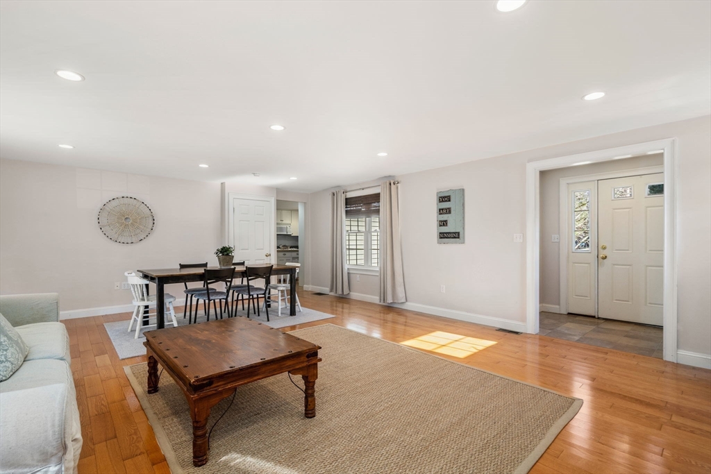 93 Pine St