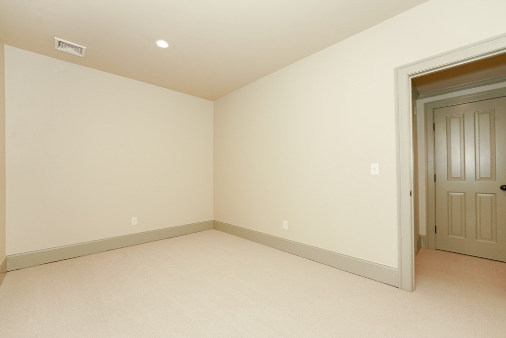 16 Maple Street # 16
