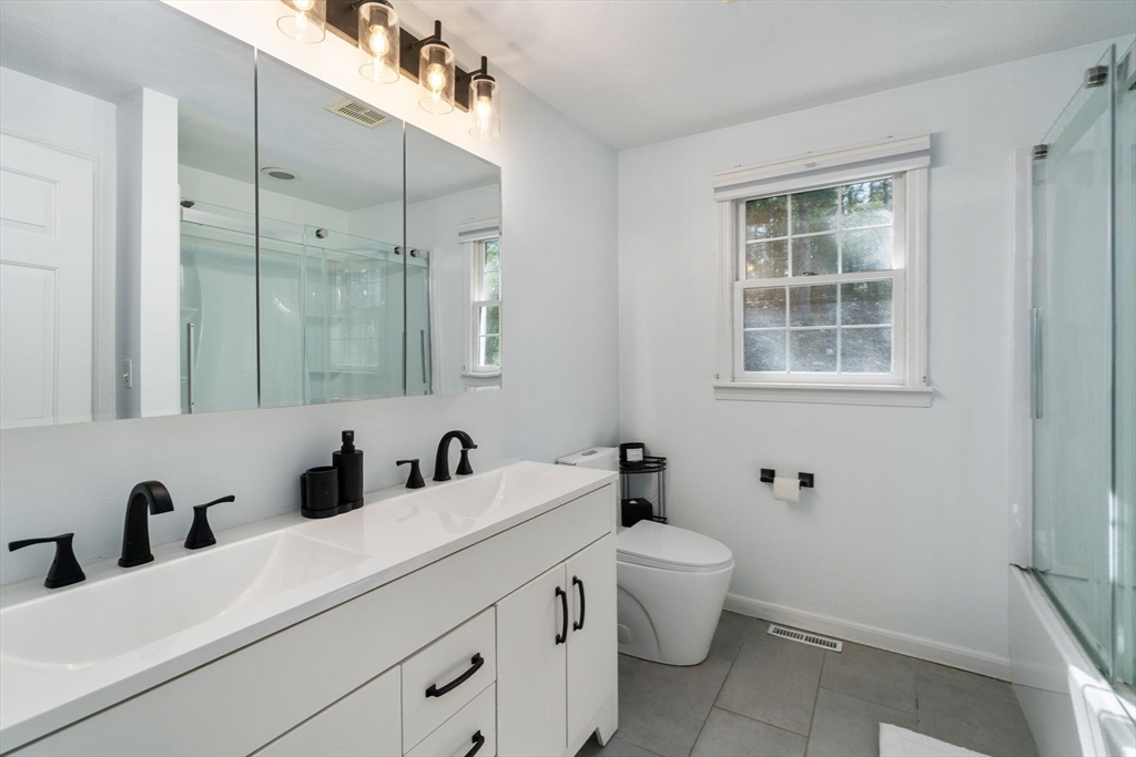11 Eastmount Rd