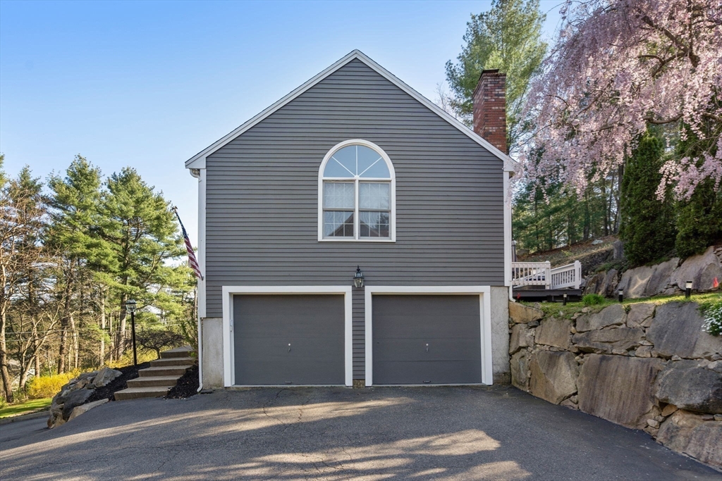 11 Eastmount Rd