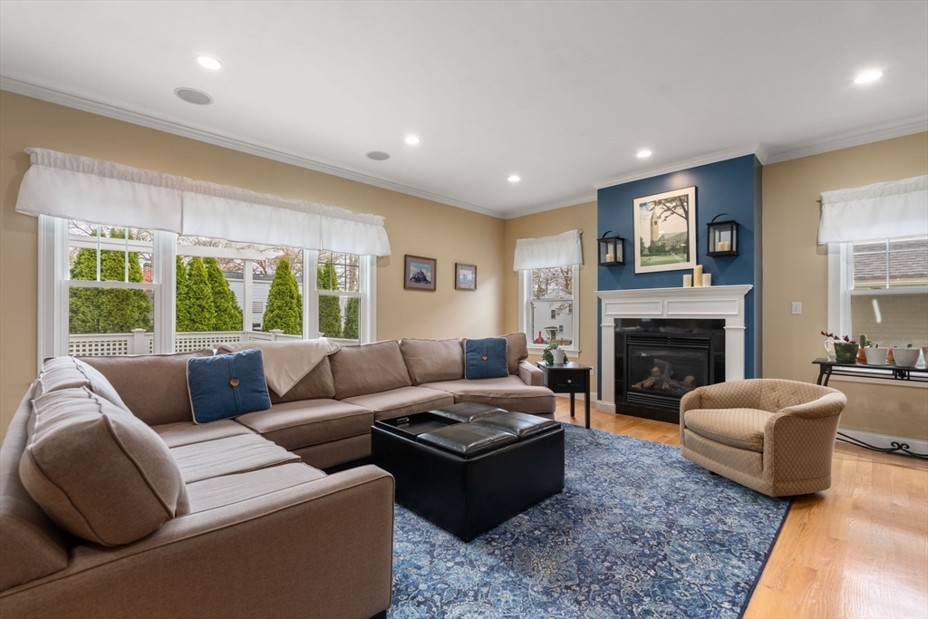 36 Bayley St