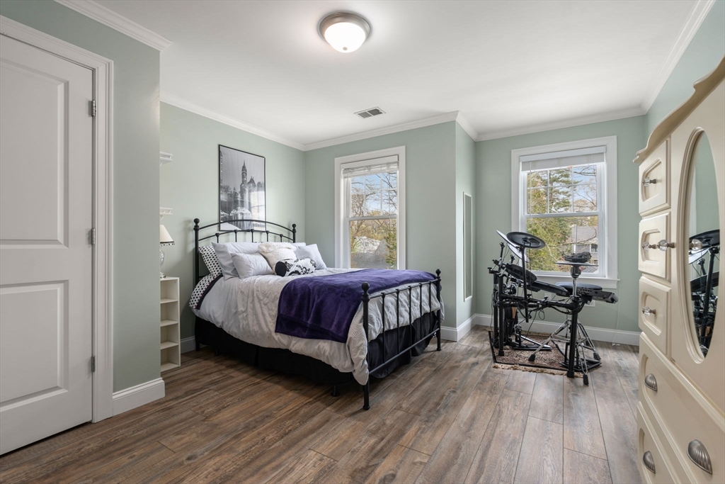 36 Bayley St