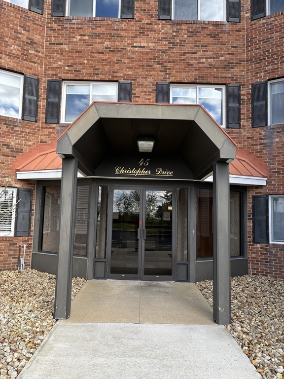 45 Christopher Dr # 112