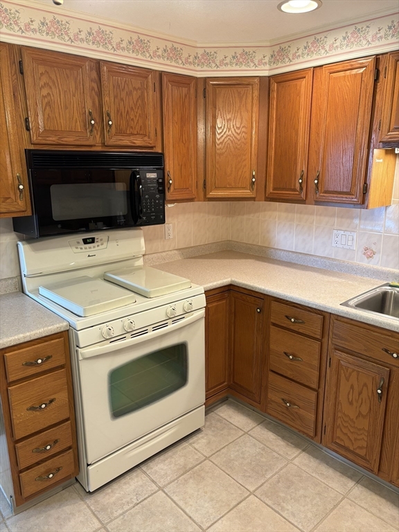 45 Christopher Dr # 112