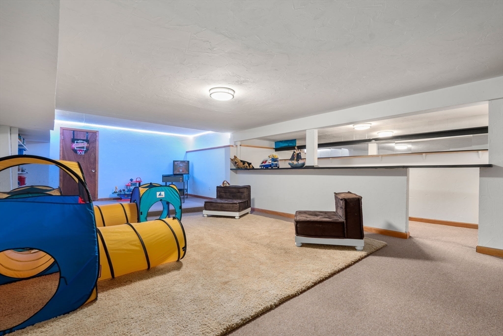 10 Hickory Dr