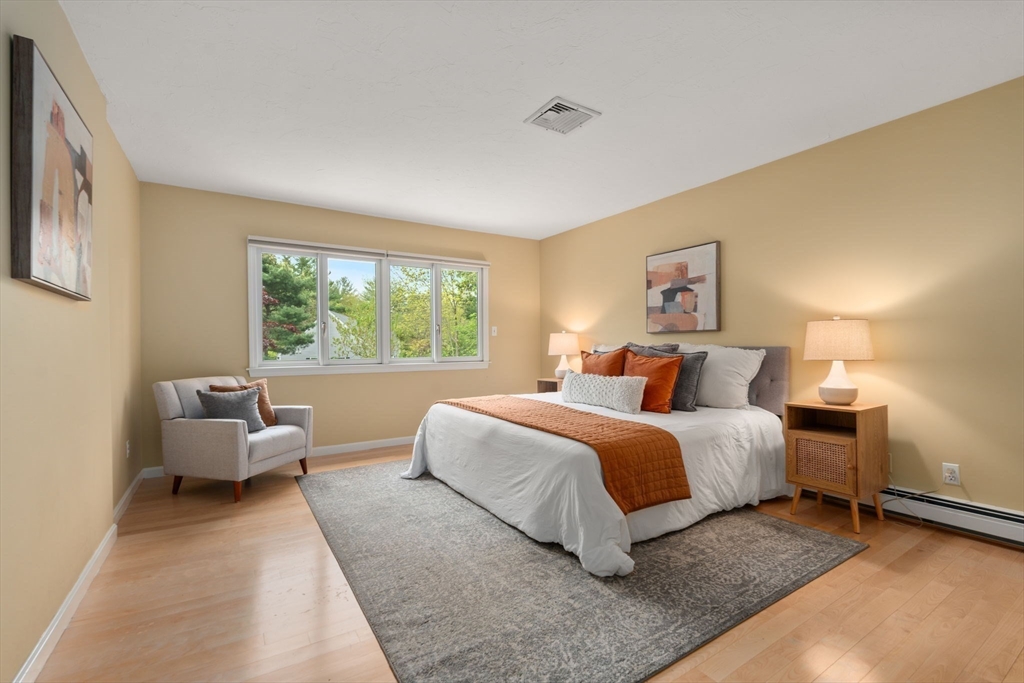 10 Hickory Dr