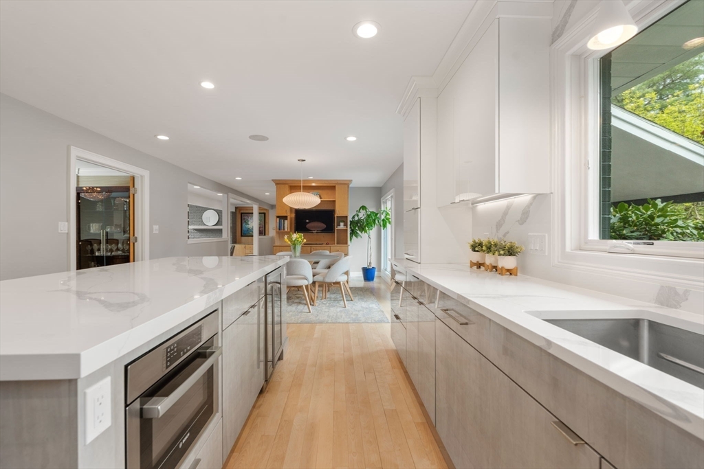 10 Hickory Dr